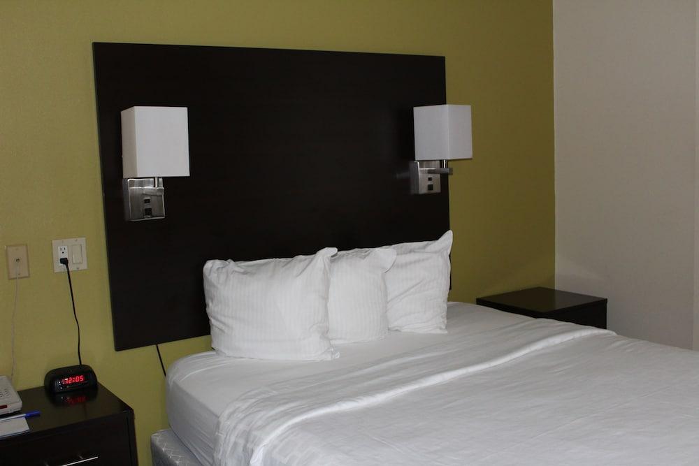 Baymont By Wyndham At Of Delaware Hotel 2*
