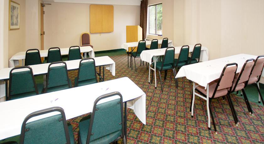 Baymont By Wyndham At Of Delaware Hotel 2*